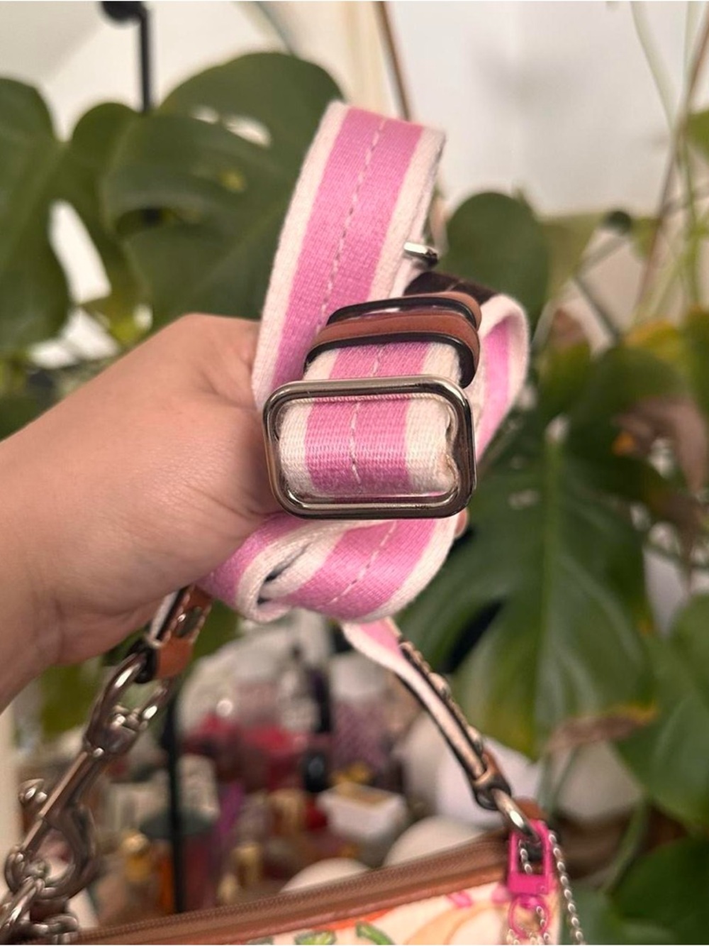 Y2k Coach Multicolor Sketch 'C' Canvas Crossbody with Pink Strap - Picture 6 of 7